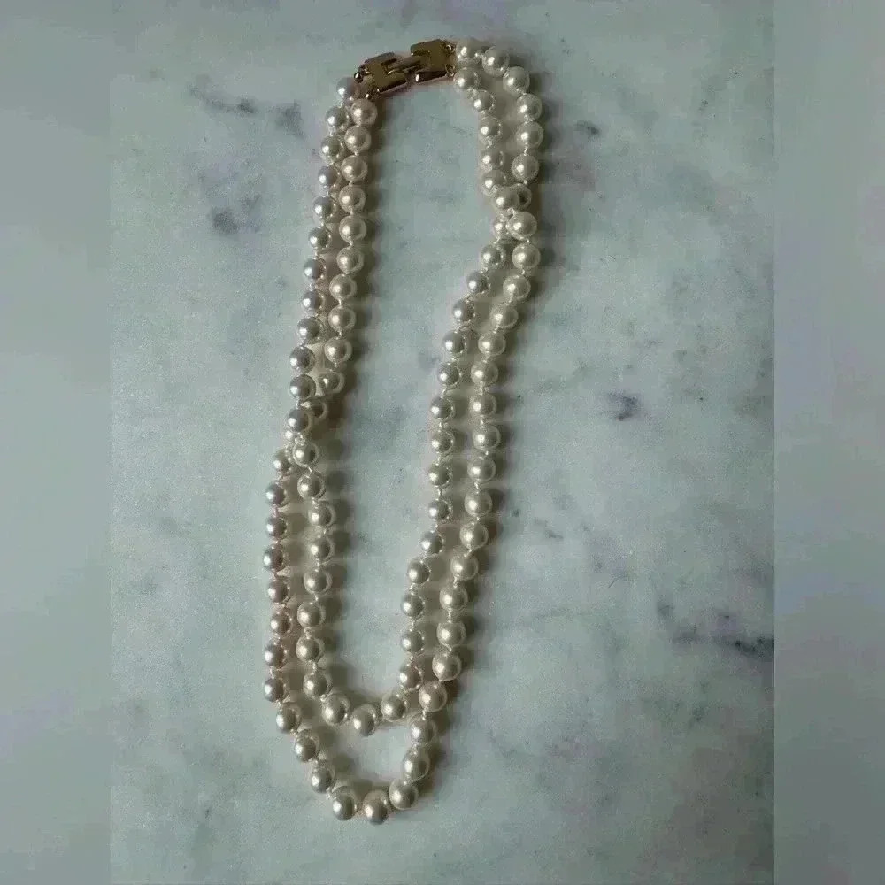 Vintage Faux Pearl Gold Tone Clasp Necklace Size 18”